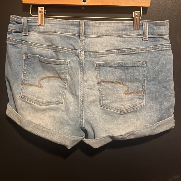 Mid-Rise Denim Light Wash Shorts for Women from Time and Tru - Picture 2 of 3